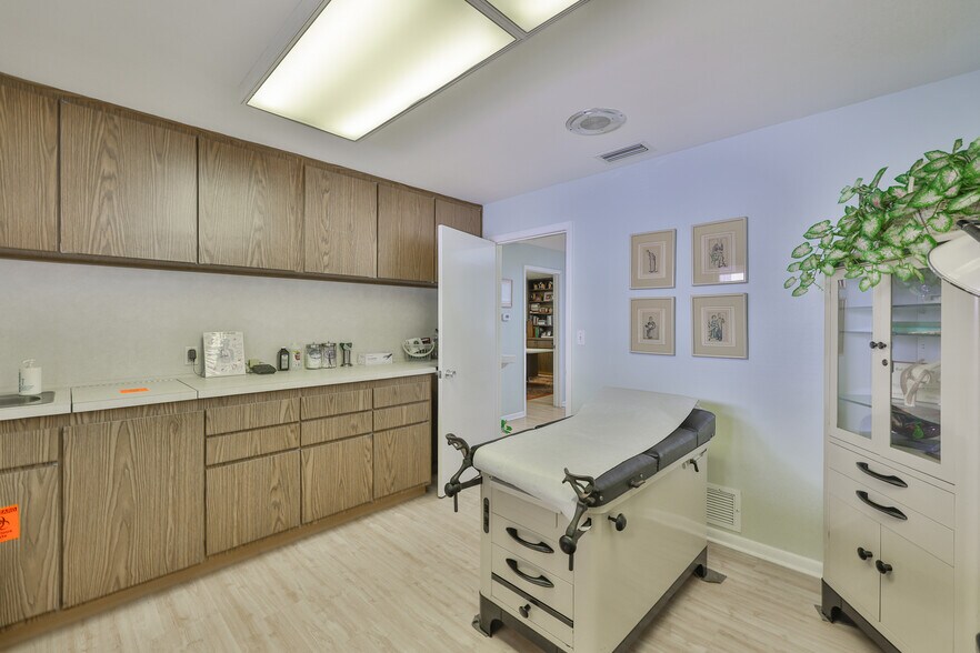 More Photos Of 1033 7th Ave N, Saint Petersburg Medical For Sale