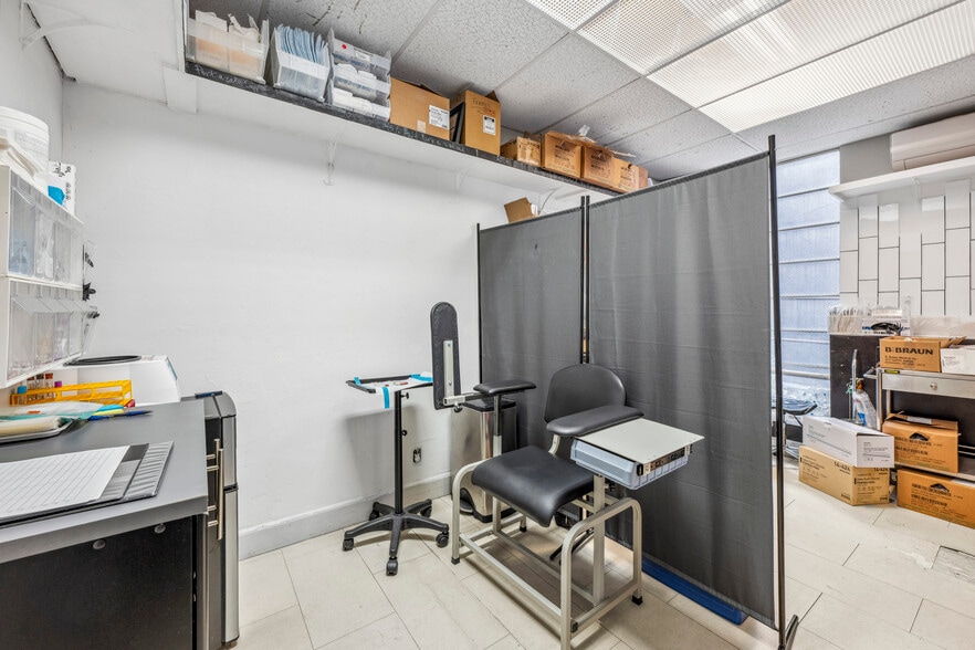 More Photos Of 3636 5th Ave, San Diego Office For Lease