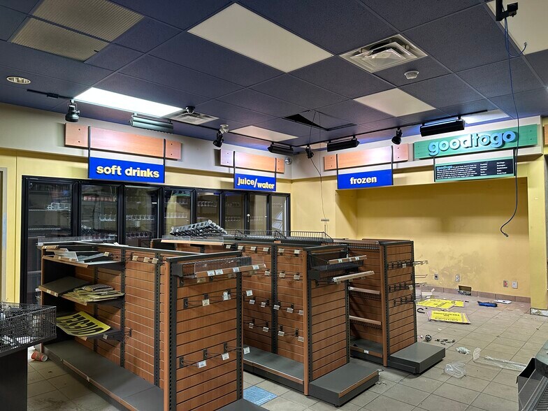 More Photos Of 1041 14 Av, Wainwright General Retail For Lease
