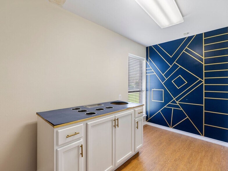 More Photos Of 602 S John Redditt Dr, Lufkin Office For Lease