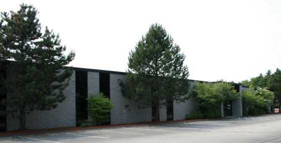 More Photos Of 8 Industrial Way, Salem Flex For Lease
