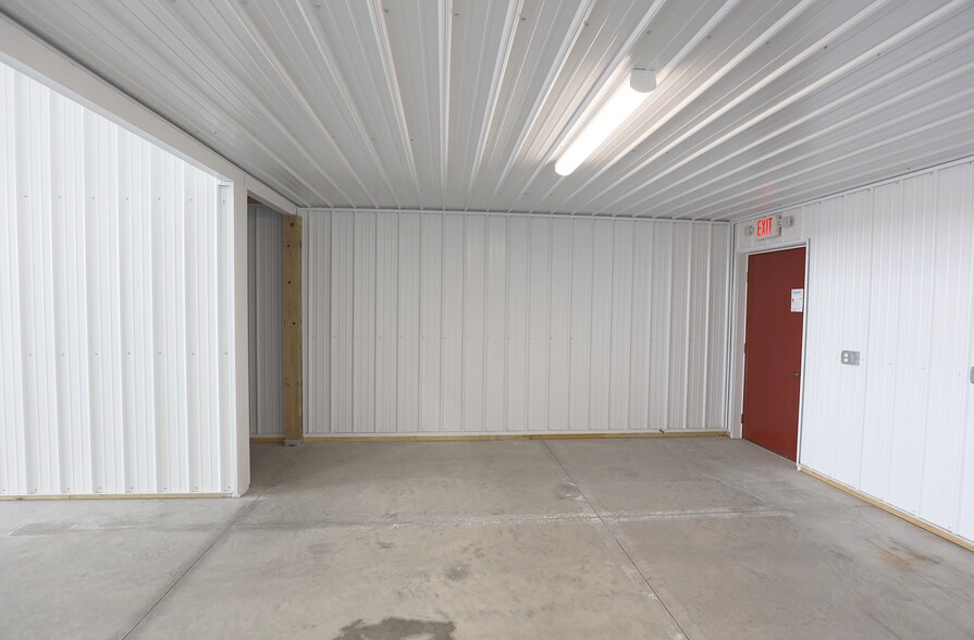 More Photos Of 8691 Wadsworth Rd, Wadsworth Light Manufacturing For Lease