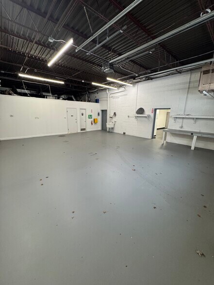 More Photos Of 76-78 Hampshire St, Cambridge Flex For Lease