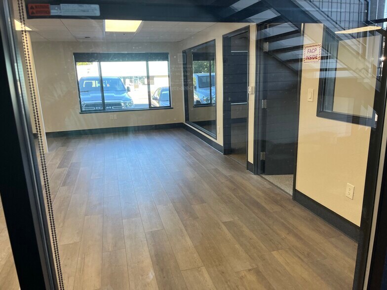 More Photos Of 9880 SW Beaverton Hillsdale Hwy, Beaverton Office For Lease