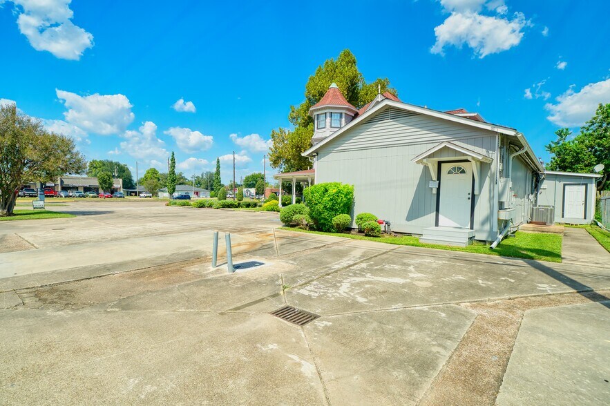 More Photos Of 2805 Center St, Deer Park Storefront Retail Office For Sale