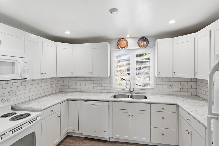 More Photos Of 856 Ridge Rd, Lackawanna Apartments For Sale