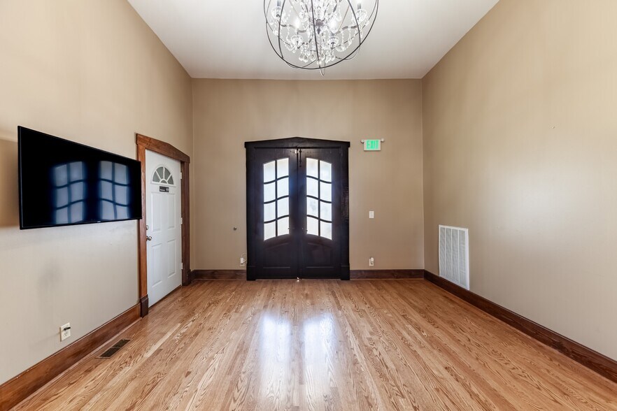 More Photos Of 308 N Main St, Ashland City Office For Sale