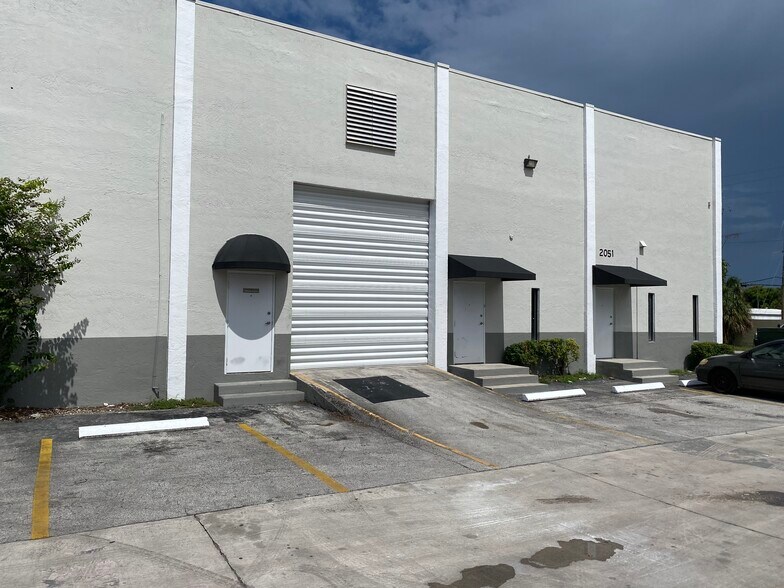 Primary Photo Of 2037-2071 SW 31st Ave, Hallandale Warehouse For Lease