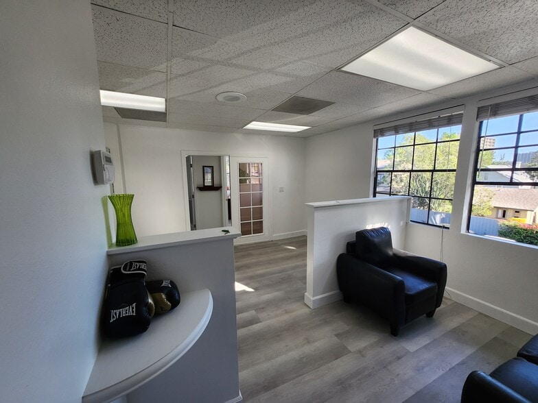 More Photos Of 960 W 17th St, Santa Ana Office For Sale