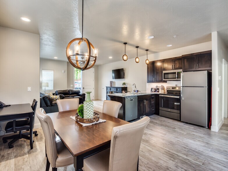 More Photos Of 1101 Zion Park Blvd, Springdale Specialty For Sale