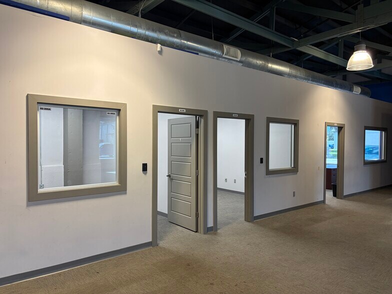 More Photos Of 330 Avenue B SW, Winter Haven Flex For Lease