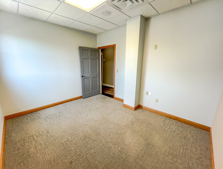 More Photos Of 123 N Main St, Crown Point Coworking Space