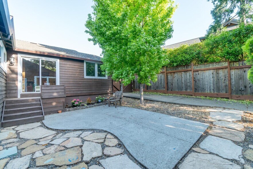 More Photos Of 8 Circle Rd, San Rafael Specialty For Sale