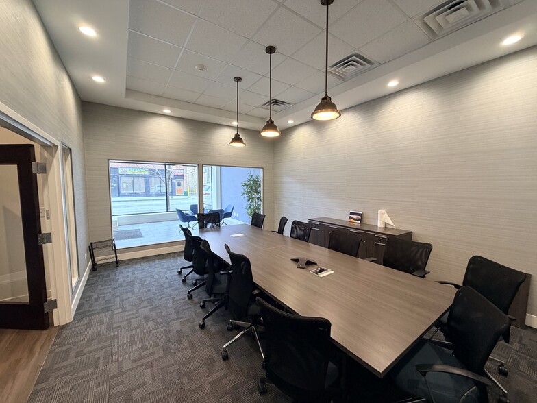 More Photos Of 1122-1126 W Bryn Mawr Ave, Chicago Storefront For Sale