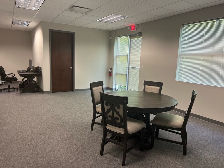 More Photos Of 2640 Cypress Ridge Blvd, Wesley Chapel Office For Lease
