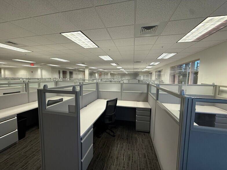 More Photos Of 1560 Sawgrass Corporate Pkwy, Sunrise Office For Lease