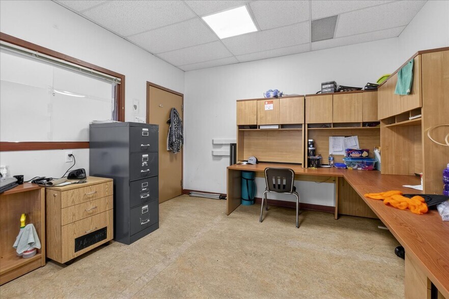 More Photos Of 11831 123 St NW, Edmonton Office For Sale