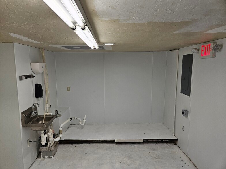 More Photos Of 25 Main St, Plymouth General Retail For Lease