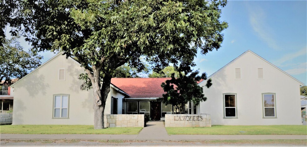 Primary Photo Of 1313 Lorenzo St, Castroville Medical For Lease