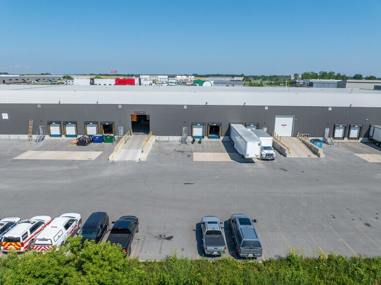 More Photos Of 379B Corduroy Rd, Ottawa Warehouse For Lease