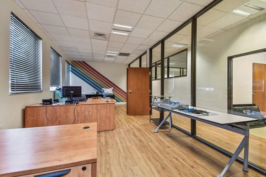 More Photos Of 10901 Danka Cir N, Saint Petersburg Office For Sale