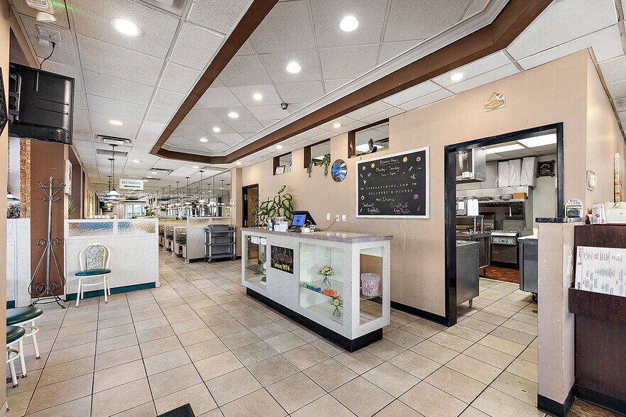 More Photos Of 37116 S Groesbeck Hwy, Clinton Township Restaurant For Sale