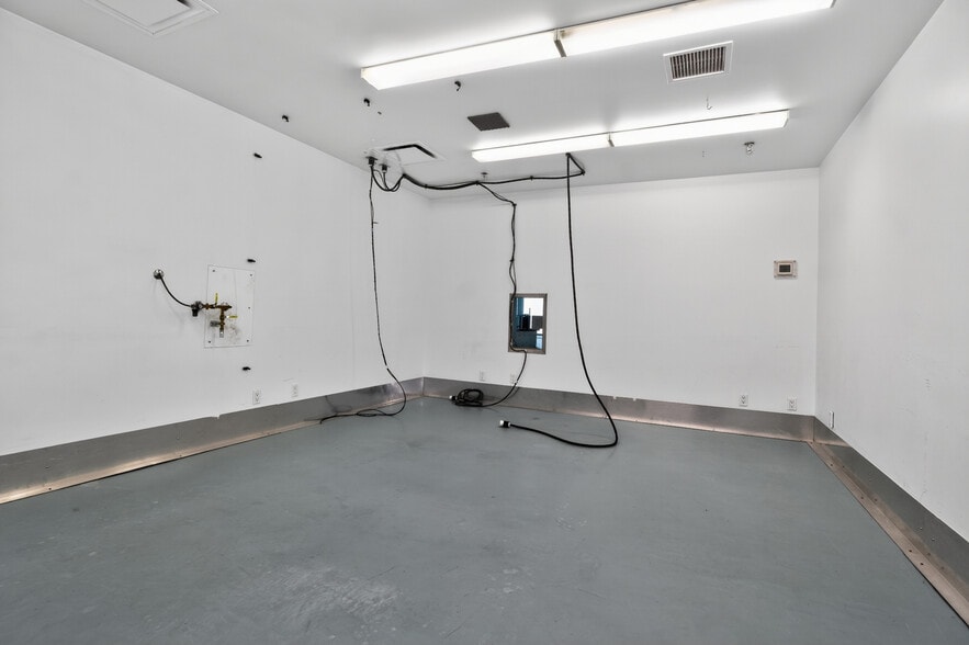 More Photos Of 2580 Viscount Way, Richmond Warehouse For Lease