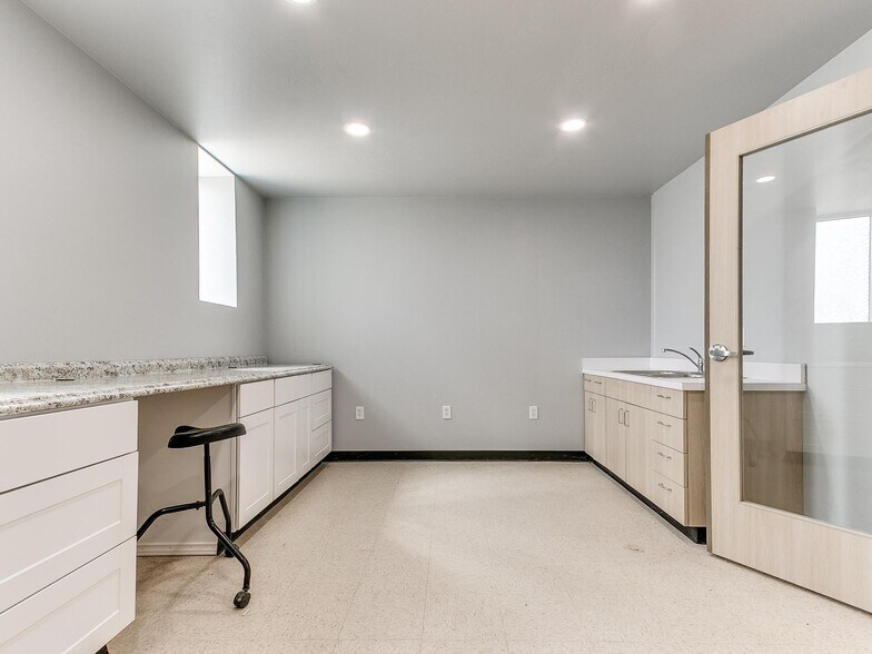 Primary Photo Of 505 NE 46th St, Oklahoma City Office For Lease