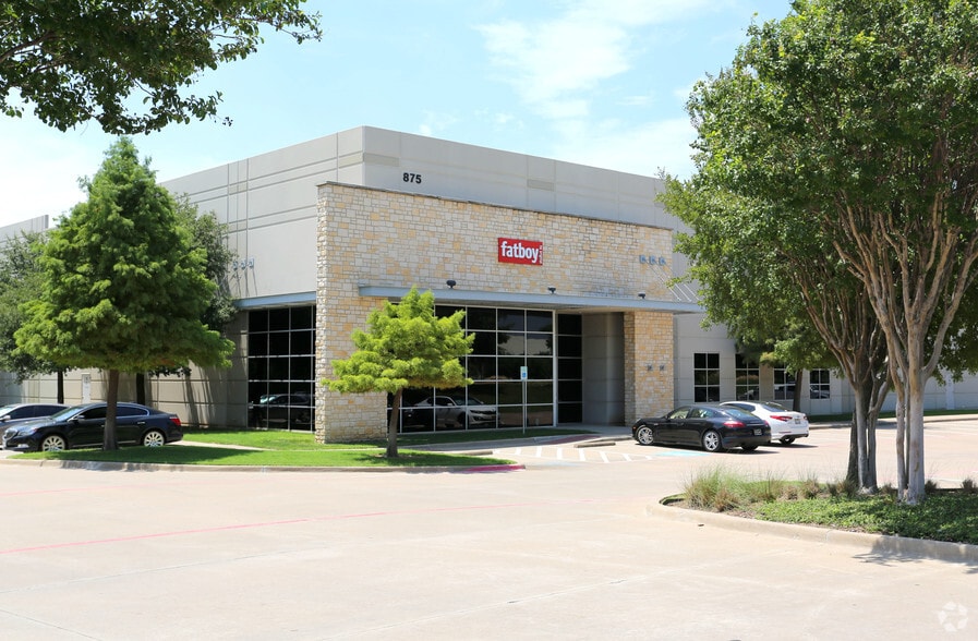 More Photos Of 875 W Sandy Lake Rd, Coppell Warehouse For Lease