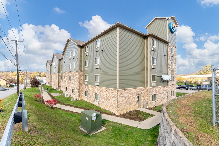 More Photos Of 975 Sheffield St, Washington Hotel For Sale