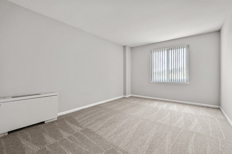 More Photos Of 8150 Lakecrest Dr, Greenbelt Apartments For Sale