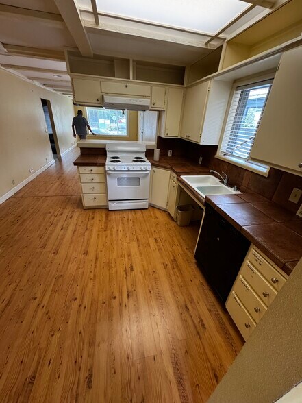 More Photos Of 612 NE 2nd Ave, Camas Office Residential For Sale
