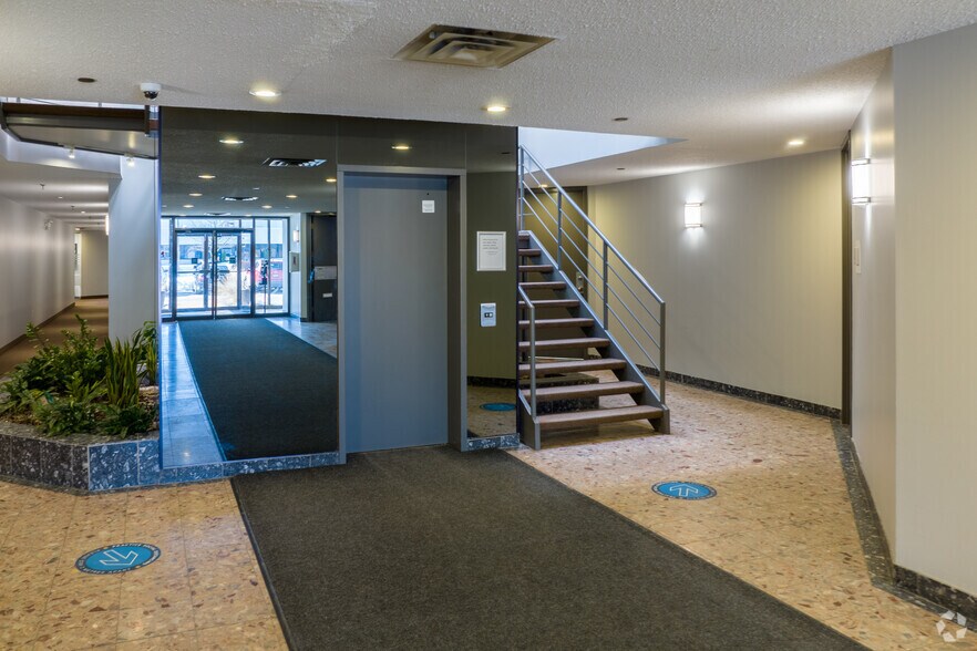 More Photos Of 30 E Beaver Creek Rd, Richmond Hill Office For Sale