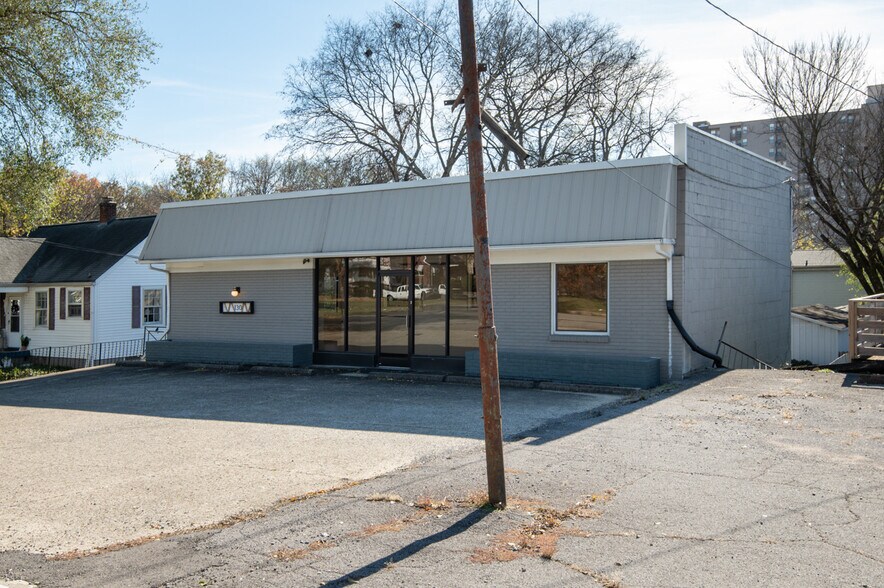 More Photos Of 130 Emmitt Ave, Madison Office For Sale