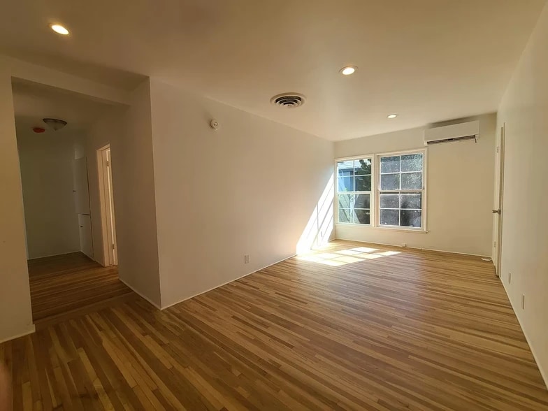 More Photos Of 5846-5852 1/2 Woodman Ave, Van Nuys Apartments For Sale