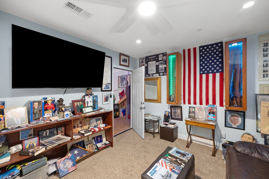 More Photos Of 1090 Knight's Trail Rd, North Venice Light Distribution For Sale