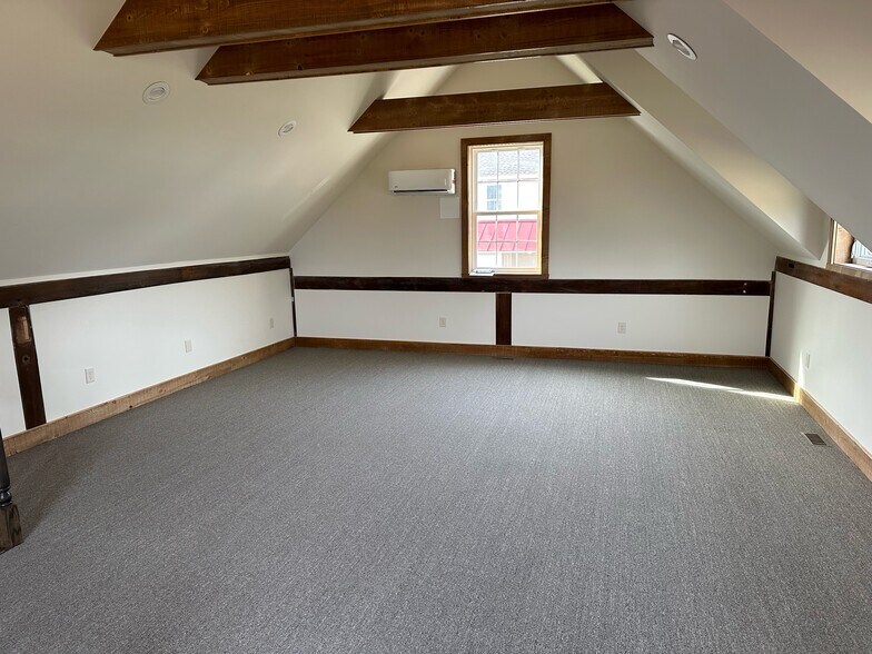 More Photos Of 2 Dark Hollow Rd, Pipersville Medical For Lease