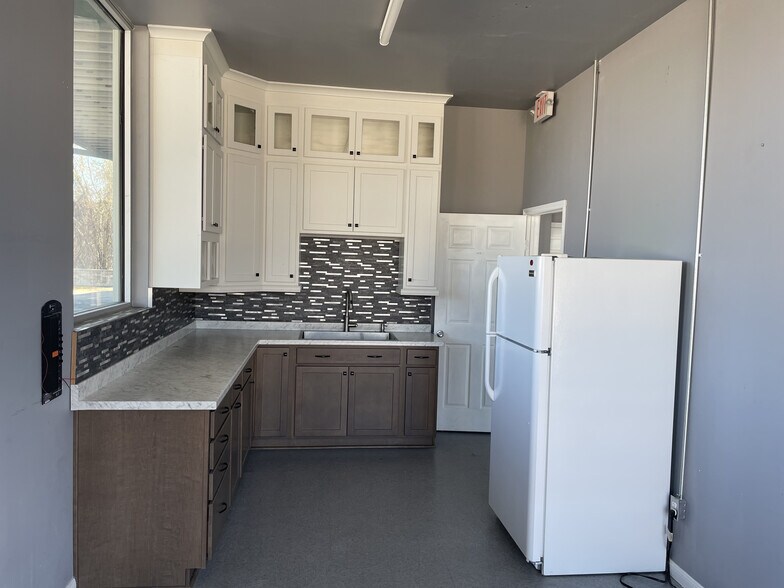 More Photos Of 22820 Interstate 45, Spring Unknown For Lease