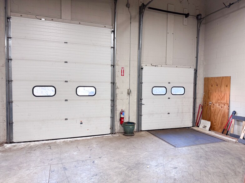 More Photos Of 47 Commerce Dr, Bristol Manufacturing For Sale