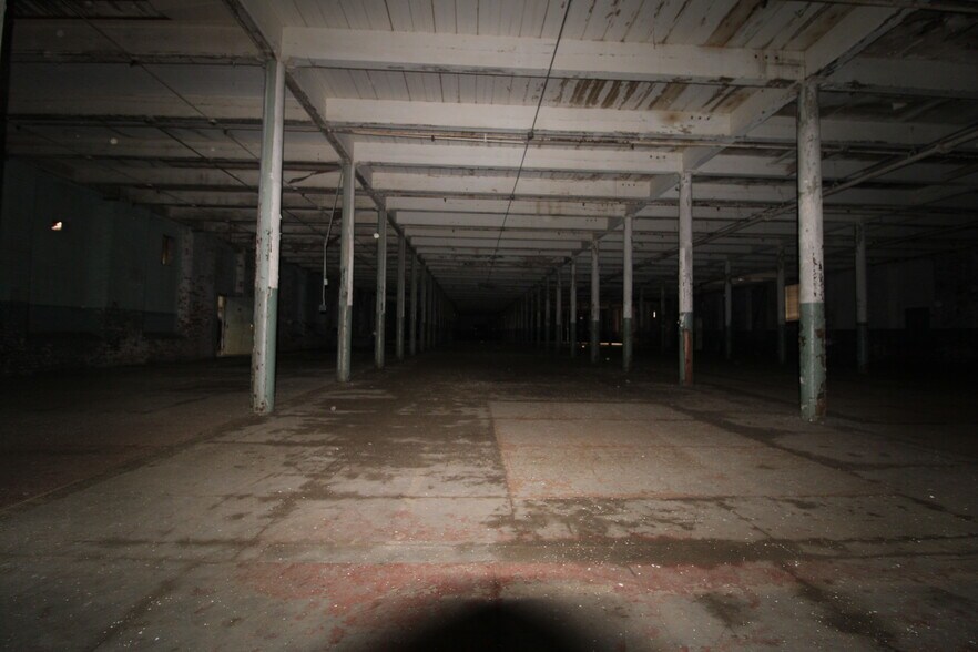 More Photos Of 195 Appleton St, Holyoke Manufacturing For Sale