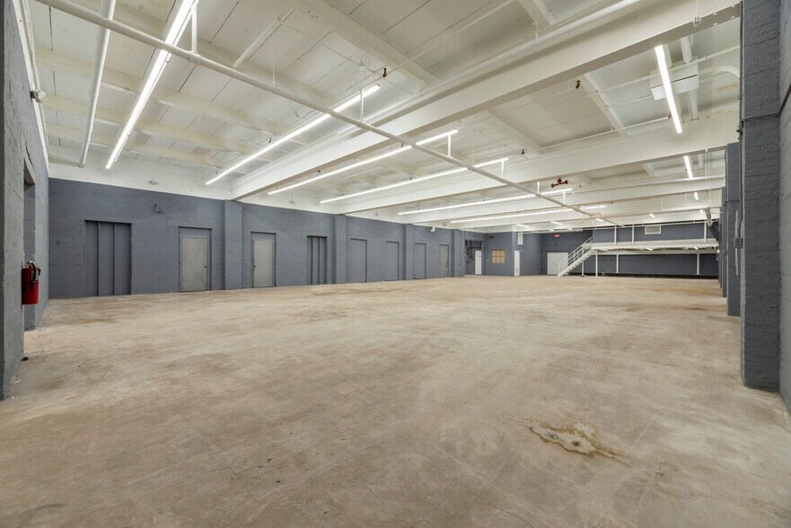 More Photos Of 415 14th St, Carlstadt Warehouse For Lease