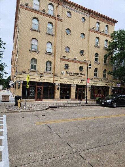 More Photos Of 234 W Main St, Waukesha Apartments For Lease