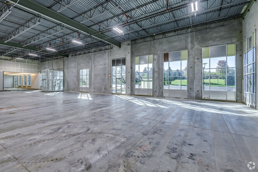 More Photos Of W233N2095 Ridgeview Pky, Waukesha Warehouse For Lease