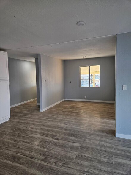 More Photos Of 27564 Highway 119, Taft Specialty For Sale