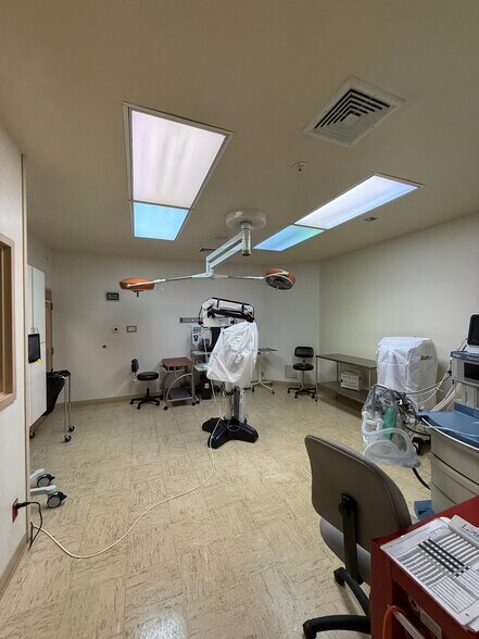 More Photos Of 501 Doctors Ct, Oshkosh Medical For Sale