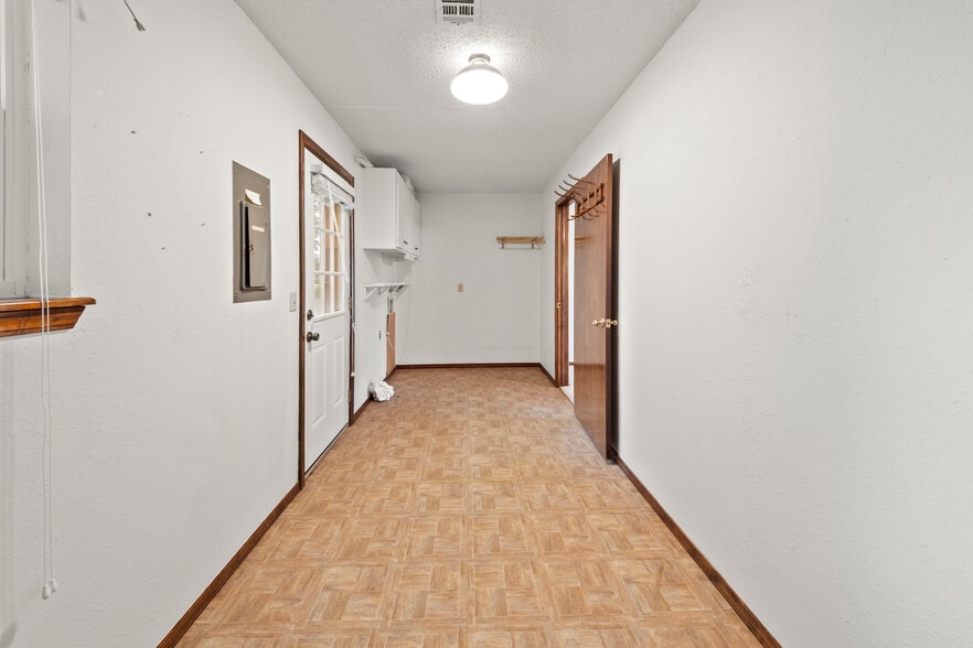 More Photos Of 523 W Country Club Rd, Chickasha Office Residential For Sale