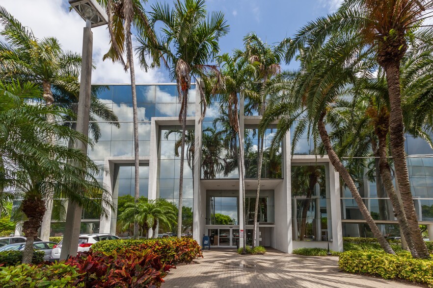 More Photos Of 16853-16855 NE 2nd Ave, North Miami Beach Office For Lease