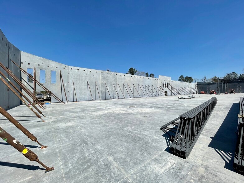 More Photos Of 8439 Palmetto Commerce Pky, Ladson Flex For Lease