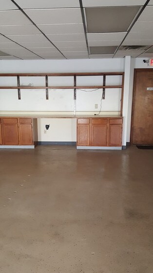 More Photos Of 400-460 Fame Rd, Dayton Light Distribution For Lease