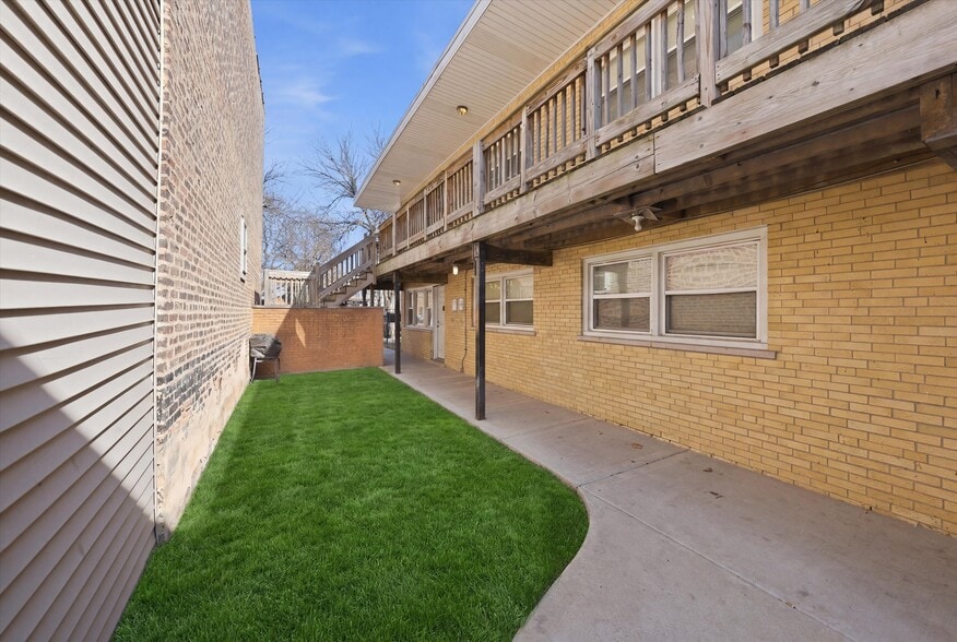 More Photos Of 2045 W Garfield Blvd, Chicago Apartments For Sale